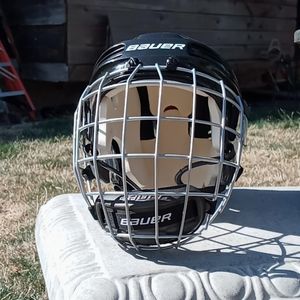 medium (Bauer) kids hockey helmet, Black